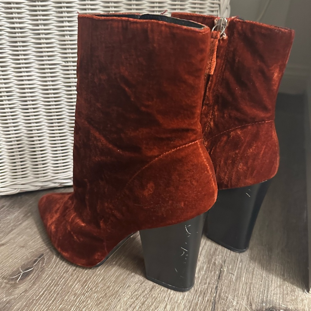 ✨Zara Crushed Velvet Boots✨